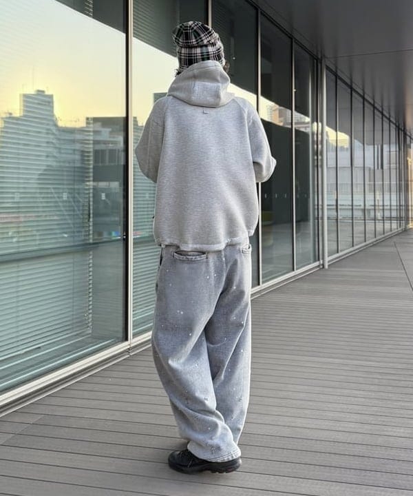 BAKU(東江 漠)さんの「BEAMS WOMEN｜ワイドストレートフィット ダメージ スウェットパンツ」を使ったコーディネート