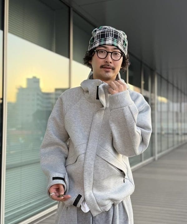 BAKU(東江 漠)さんの「BEAMS WOMEN｜ワイドストレートフィット ダメージ スウェットパンツ」を使ったコーディネート