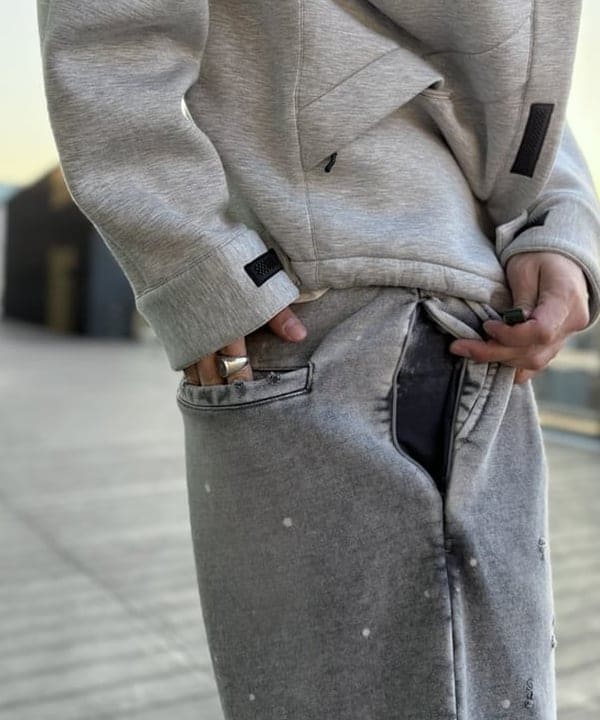 BAKU(東江 漠)さんの「BEAMS WOMEN｜ワイドストレートフィット ダメージ スウェットパンツ」を使ったコーディネート