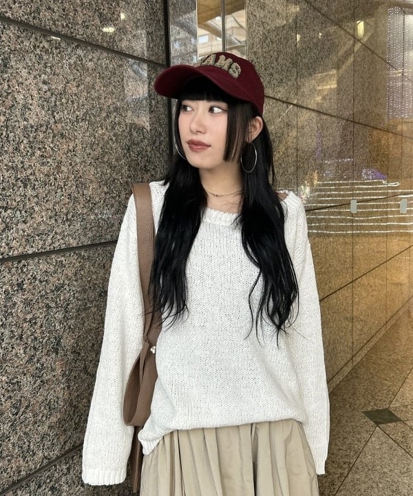 大槻 まひろさんの「BEAMS WOMEN｜コットン ローゲージ ロングスリーブ プルオーバー」を使ったコーディネート