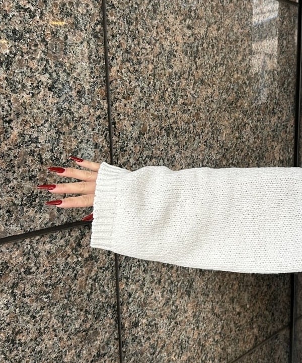 大槻 まひろさんの「BEAMS WOMEN｜コットン ローゲージ ロングスリーブ プルオーバー」を使ったコーディネート