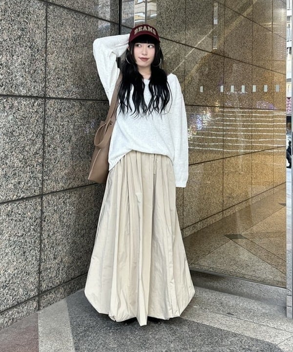 大槻 まひろさんの「BEAMS WOMEN｜コットン ローゲージ ロングスリーブ プルオーバー」を使ったコーディネート