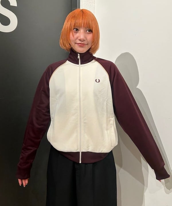 佐藤 亜美さんの「BEAMS WOMEN｜FRED PERRY / カラーブロック トラック ジャケット」を使ったコーディネート