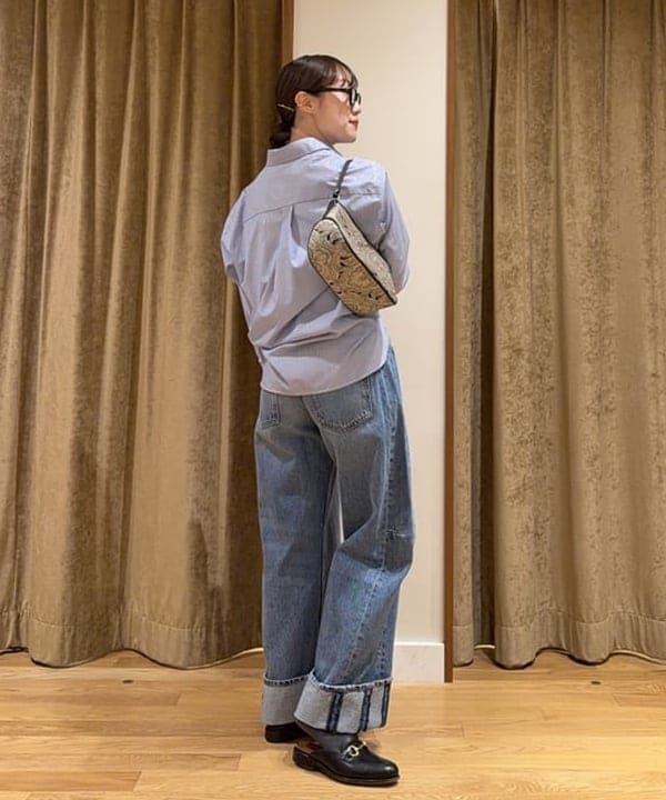 大浦 栞さんの「BEAMS WOMEN｜B SIDES / RELAXED CUFFED LASSO デニムパンツ JANE WASH」を使ったコーディネート
