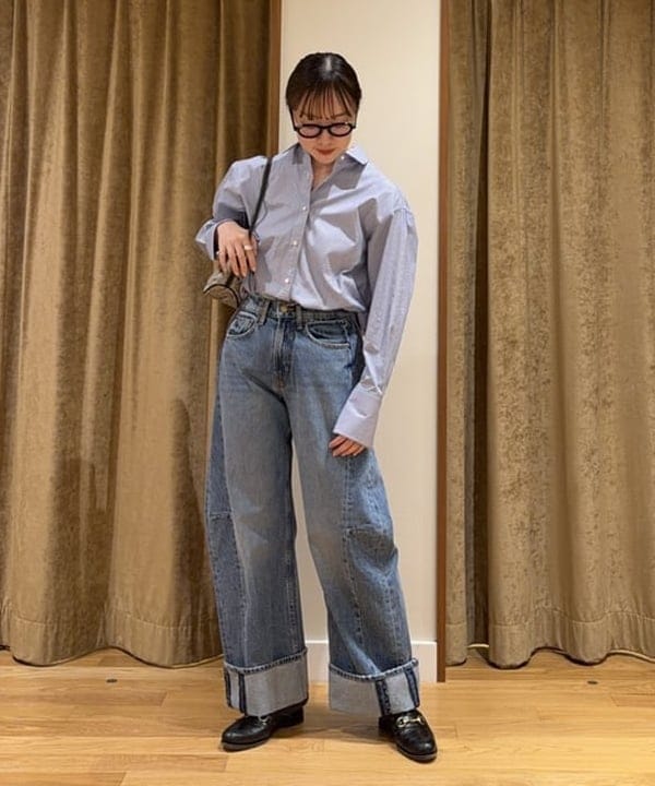 大浦 栞さんの「BEAMS WOMEN｜B SIDES / RELAXED CUFFED LASSO デニムパンツ JANE WASH」を使ったコーディネート