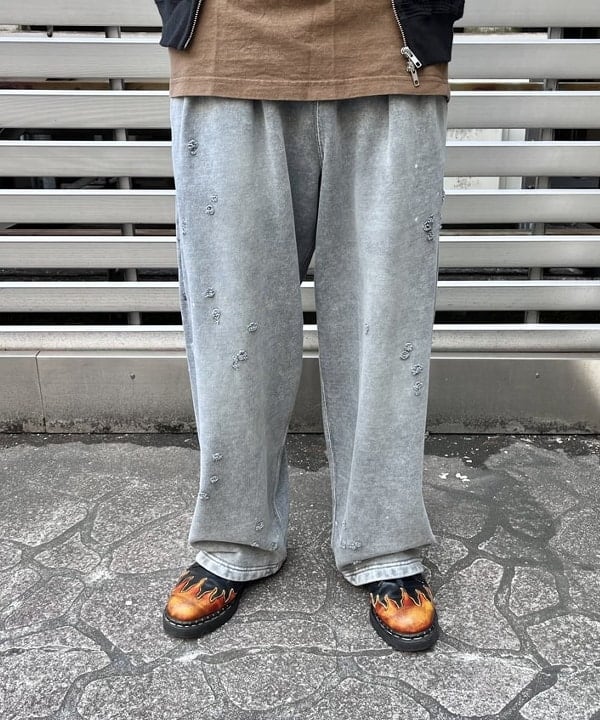 槙山 賢斗さんの「BEAMS WOMEN｜ワイドストレートフィット ダメージ スウェットパンツ」を使ったコーディネート