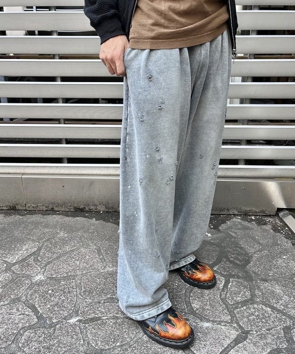 槙山 賢斗さんの「BEAMS WOMEN｜ワイドストレートフィット ダメージ スウェットパンツ」を使ったコーディネート