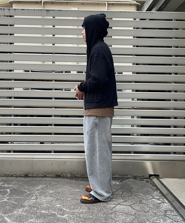 槙山 賢斗さんの「BEAMS WOMEN｜ワイドストレートフィット ダメージ スウェットパンツ」を使ったコーディネート