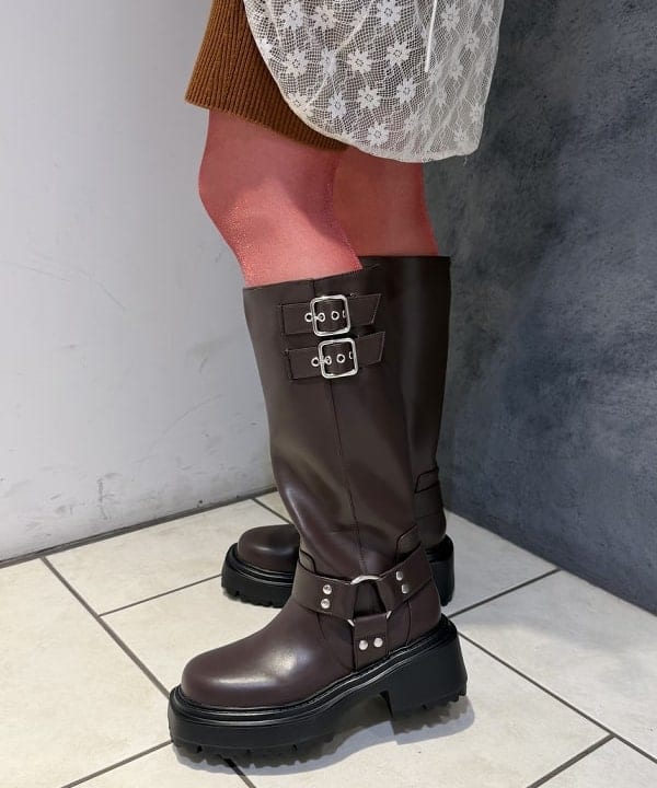 庭野 優紀さんの「BEAMS WOMEN｜ドット センター ギャザー ブラウス」を使ったコーディネート