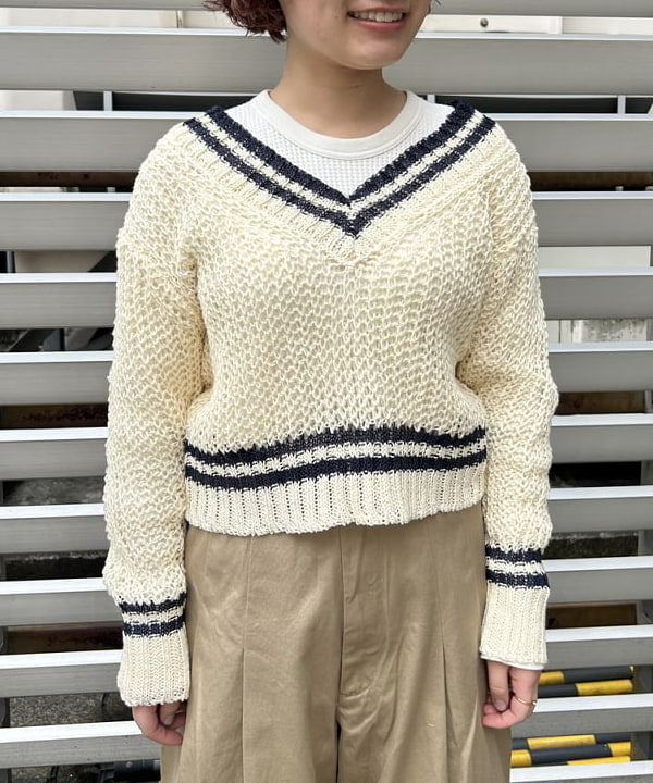 まつむさんの「BEAMS WOMEN｜Vネック ライン プルオーバー」を使ったコーディネート