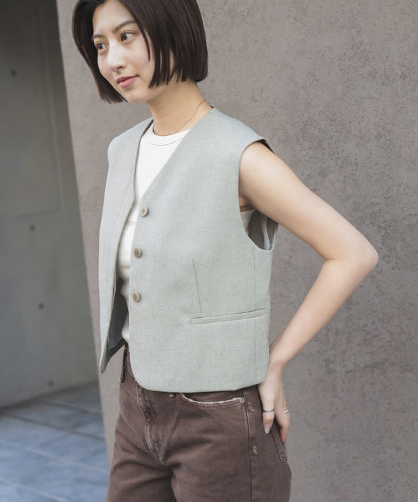 NATSUKIさんの「BEAMS WOMEN｜ヒヨク Vネック ショートジレ」を使ったコーディネート