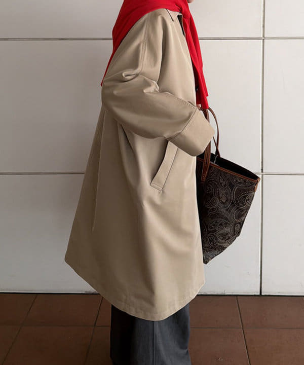 大浦 栞さんの「BEAMS WOMEN｜A VACATION / ROAM PAISLEY トートバッグ」を使ったコーディネート