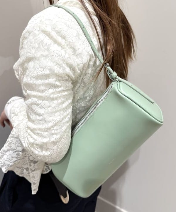 松本 佳菜子さんの「BEAMS WOMEN｜Otro Accesorio / ハート バングル」を使ったコーディネート