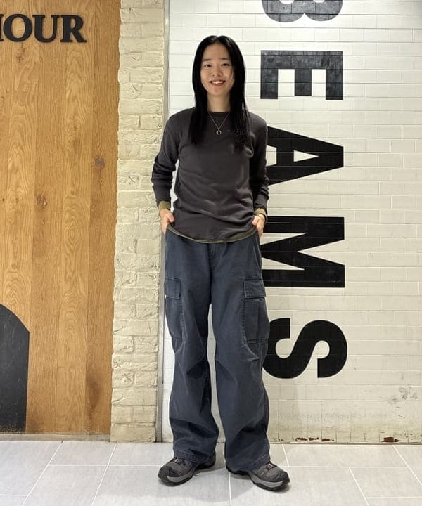 津藤 理佐子さんの「BEAMS WOMEN｜レトロ フィット ジップ フーディー」を使ったコーディネート