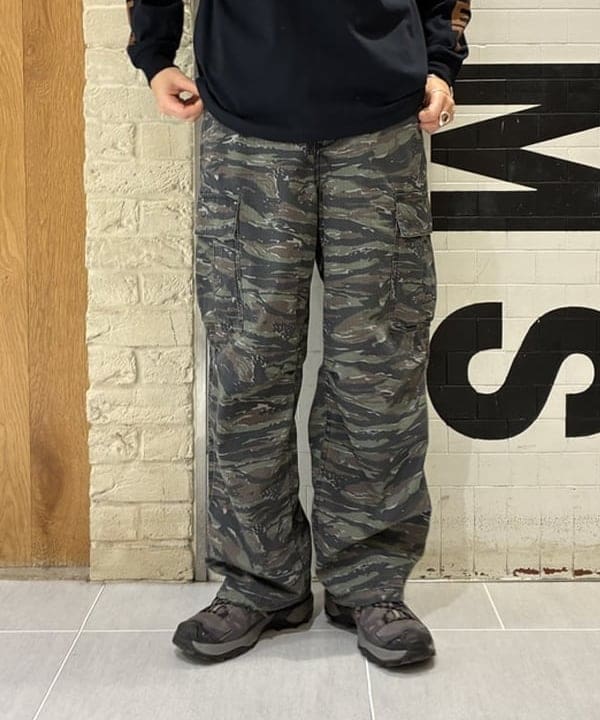 津藤 理佐子さんの「BEAMS WOMEN｜ロゴ ビッグ ロングスリーブ」を使ったコーディネート