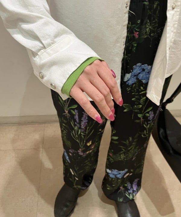 CHIHIROさんの「BEAMS WOMEN｜AK+1 / 8オンス ウォッシュド シャツ」を使ったコーディネート