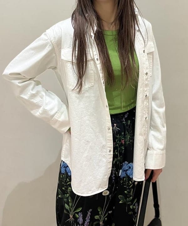 CHIHIROさんの「BEAMS WOMEN｜AK+1 / 8オンス ウォッシュド シャツ」を使ったコーディネート