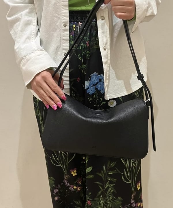 CHIHIROさんの「BEAMS WOMEN｜AK+1 / 8オンス ウォッシュド シャツ」を使ったコーディネート