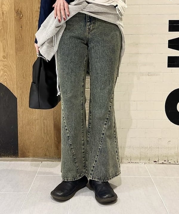 江口 息吹さんの「BEAMS WOMEN｜スウェット ジップ フーディー」を使ったコーディネート