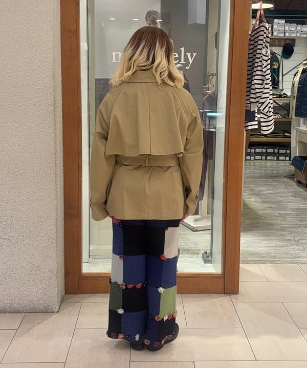 大石彩可さんの「BEAMS WOMEN｜オーバーサイズ ハーフ トレンチ コート」を使ったコーディネート