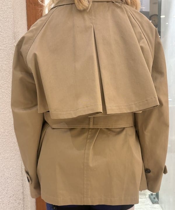 大石彩可さんの「BEAMS WOMEN｜オーバーサイズ ハーフ トレンチ コート」を使ったコーディネート