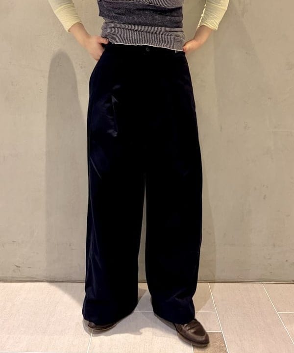 スミレさんの「BEAMS WOMEN｜maturely / プレーティング ワンショルダー ベスト」を使ったコーディネート