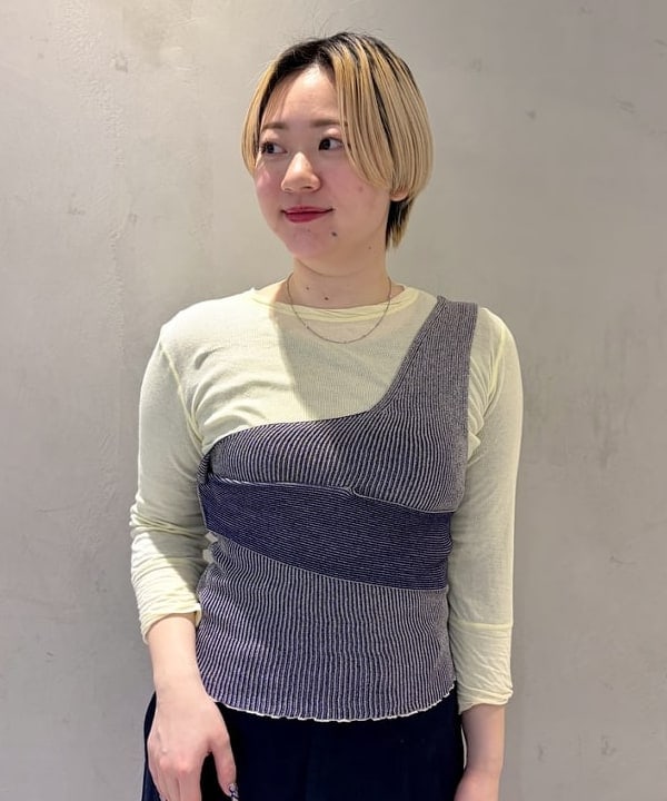 スミレさんの「BEAMS WOMEN｜maturely / プレーティング ワンショルダー ベスト」を使ったコーディネート