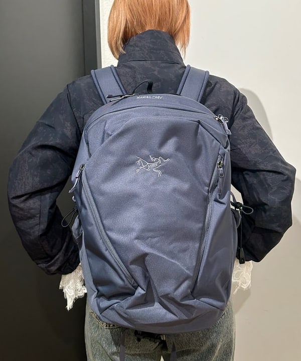 佐藤 亜美さんの「BEAMS WOMEN｜レース キリカエ フレア スリーブ シャツ」を使ったコーディネート