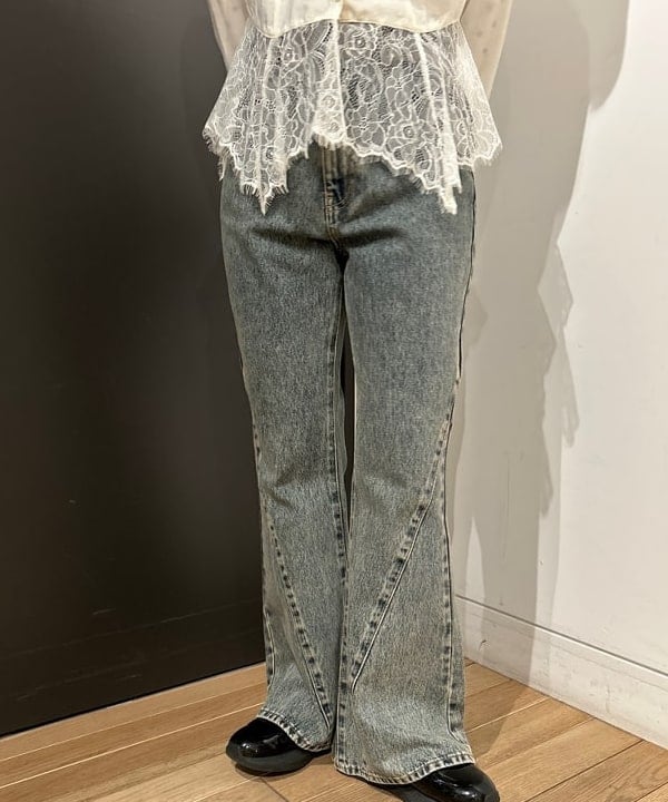 佐藤 亜美さんの「BEAMS WOMEN｜レース キリカエ フレア スリーブ シャツ」を使ったコーディネート