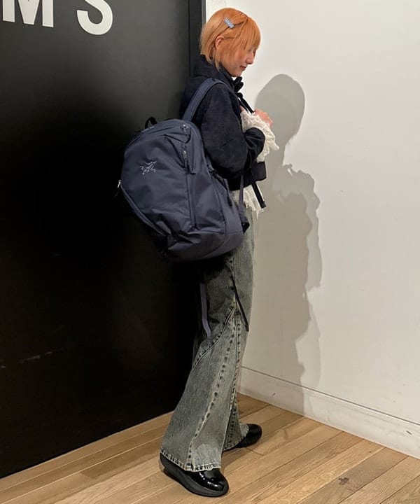 佐藤 亜美さんの「BEAMS WOMEN｜レース キリカエ フレア スリーブ シャツ」を使ったコーディネート