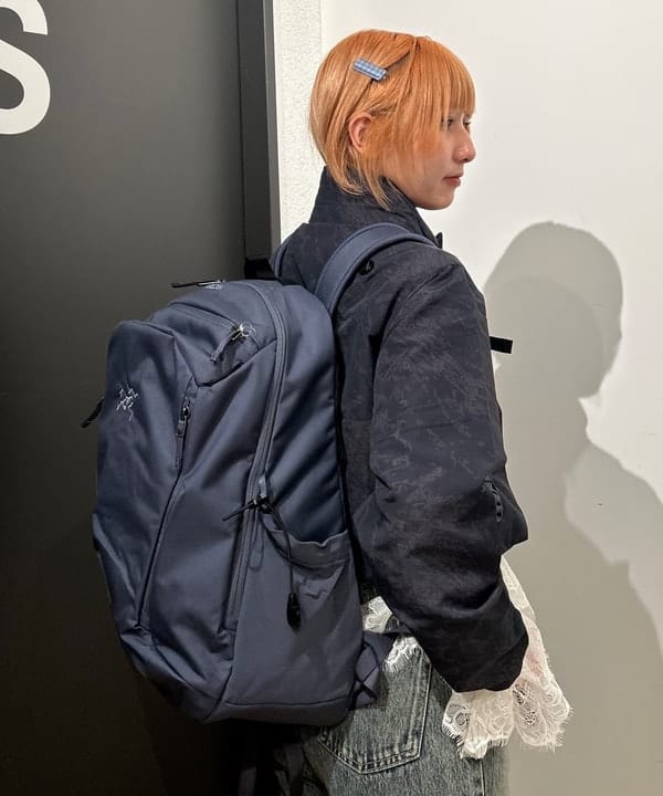 佐藤 亜美さんの「BEAMS WOMEN｜レース キリカエ フレア スリーブ シャツ」を使ったコーディネート