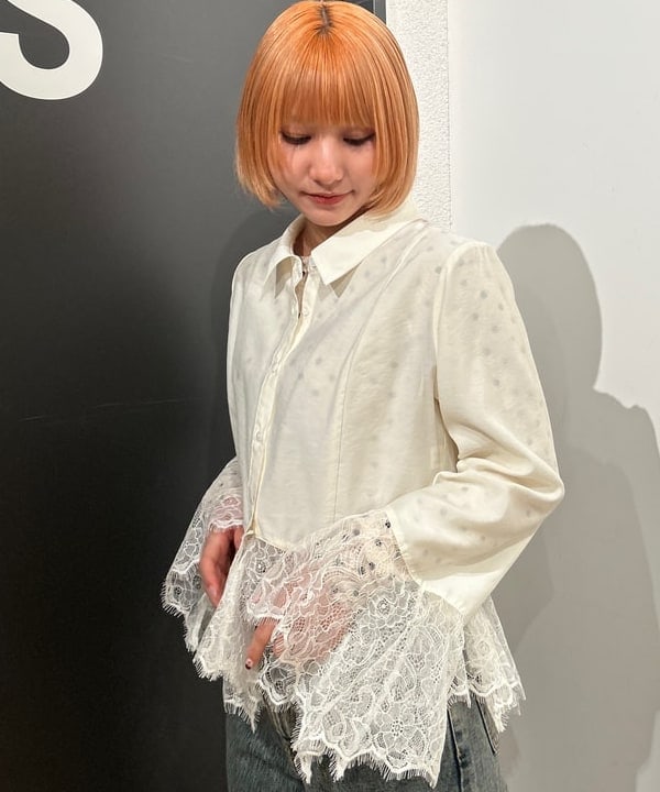 佐藤 亜美さんの「BEAMS WOMEN｜レース キリカエ フレア スリーブ シャツ」を使ったコーディネート