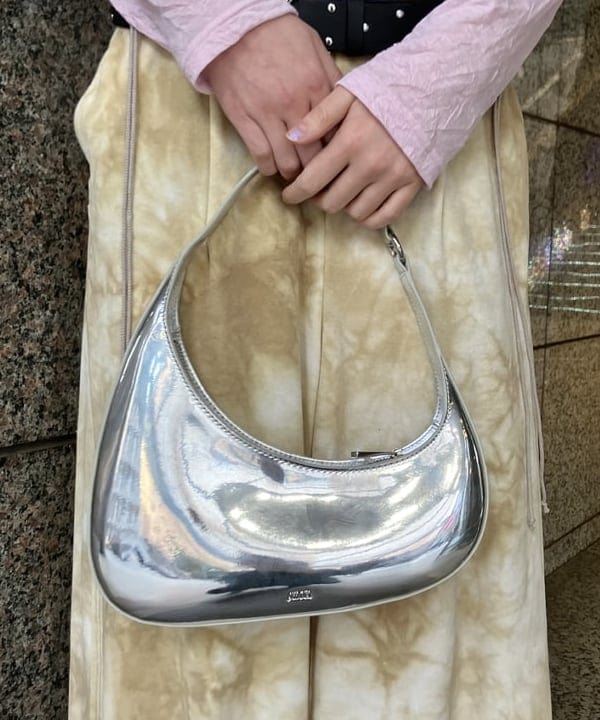 加歩さんの「BEAMS WOMEN｜ワッシャー ラグラン アレンジ ロングスリーブ」を使ったコーディネート