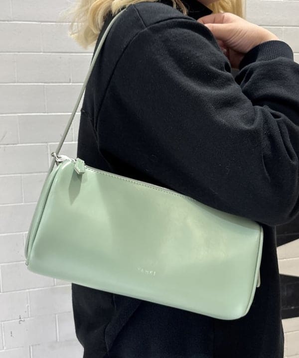 大石彩可さんの「BEAMS WOMEN｜Otro Accesorio / ウェイヴィー ハート リング」を使ったコーディネート