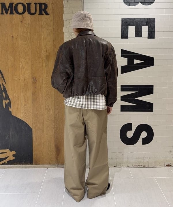 マツミヤさんの「BEAMS WOMEN｜ワイドショートフィット ゴートレザー ジップブルゾン」を使ったコーディネート