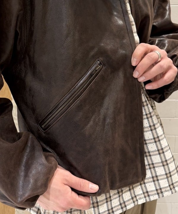 マツミヤさんの「BEAMS WOMEN｜ワイドショートフィット ゴートレザー ジップブルゾン」を使ったコーディネート