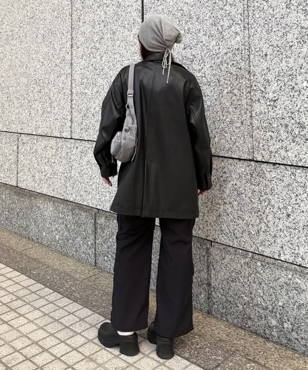 松本 佳菜子さんの「BEAMS WOMEN｜CONTROL FREAK / DOWNY ショルダーバッグ」を使ったコーディネート