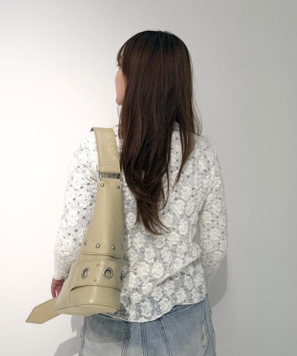 松本 佳菜子さんの「BEAMS WOMEN｜カット レース シャツ」を使ったコーディネート