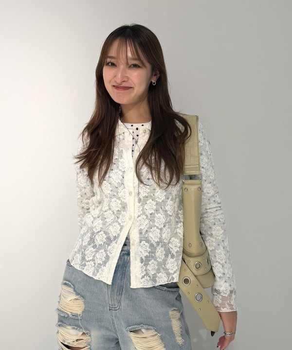 松本 佳菜子さんの「BEAMS WOMEN｜カット レース シャツ」を使ったコーディネート