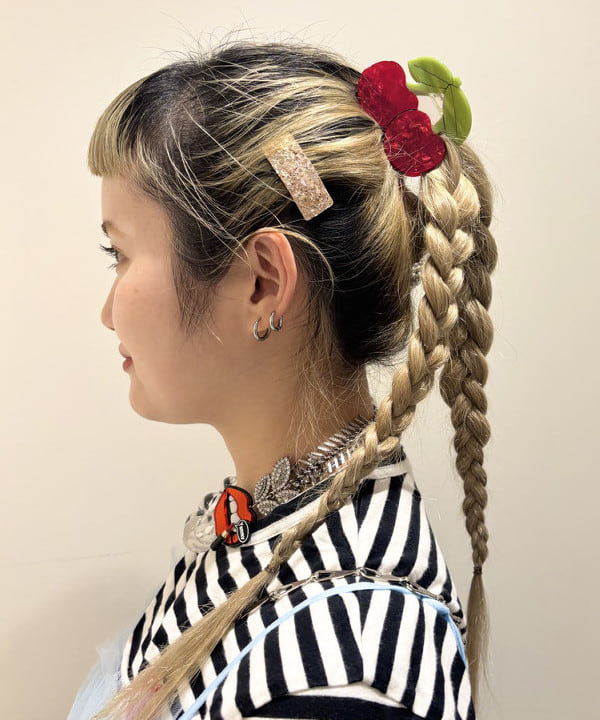 マツモト アカネさんの「BEAMS WOMEN｜Jenny Lemons / Large Hair Claw Clip」を使ったコーディネート