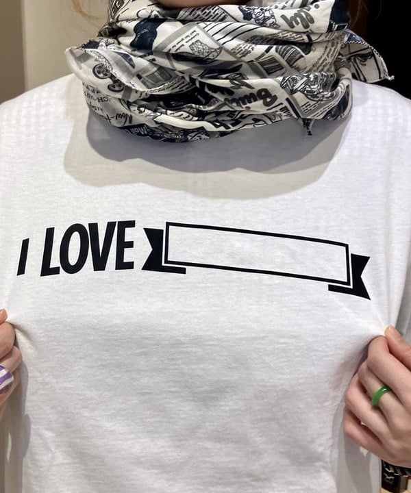 小原 もこさんの「BEAMS WOMEN｜【別注】BINDU / アドバタイジング スカーフ」を使ったコーディネート