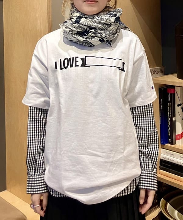 小原 もこさんの「BEAMS WOMEN｜【別注】BINDU / アドバタイジング スカーフ」を使ったコーディネート