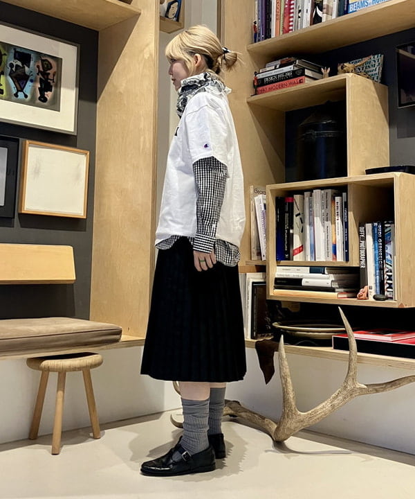 小原 もこさんの「BEAMS WOMEN｜【別注】BINDU / アドバタイジング スカーフ」を使ったコーディネート