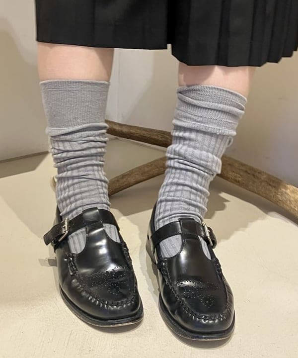 小原 もこさんの「BEAMS WOMEN｜【別注】BINDU / アドバタイジング スカーフ」を使ったコーディネート