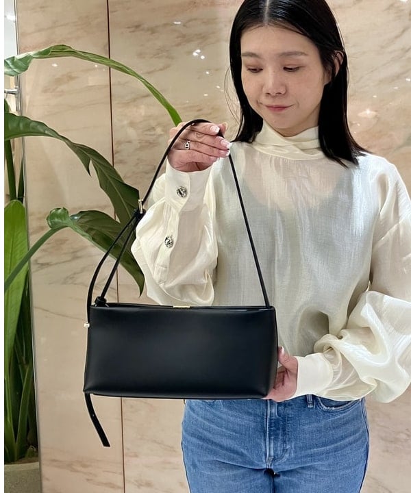 小笠原 楓さんの「BEAMS WOMEN｜upper hights / THE HEAVEN デニムパンツ」を使ったコーディネート