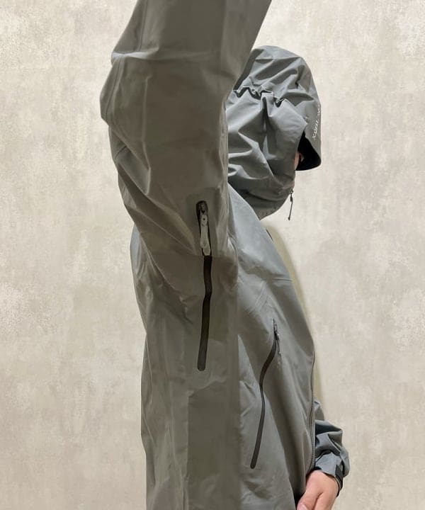 ムファサさんの「BEAMS WOMEN｜ARC&rsquo;TERYX / Beta SL Jacket」を使ったコーディネート