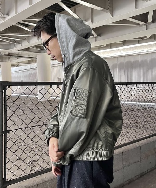 槙山 賢斗さんの「BEAMS WOMEN｜フェイクレイヤード フライトジャケット【ワイドショートフィット】」を使ったコーディネート