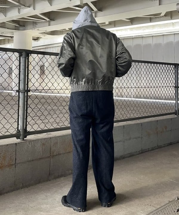 槙山 賢斗さんの「BEAMS WOMEN｜フェイクレイヤード フライトジャケット【ワイドショートフィット】」を使ったコーディネート