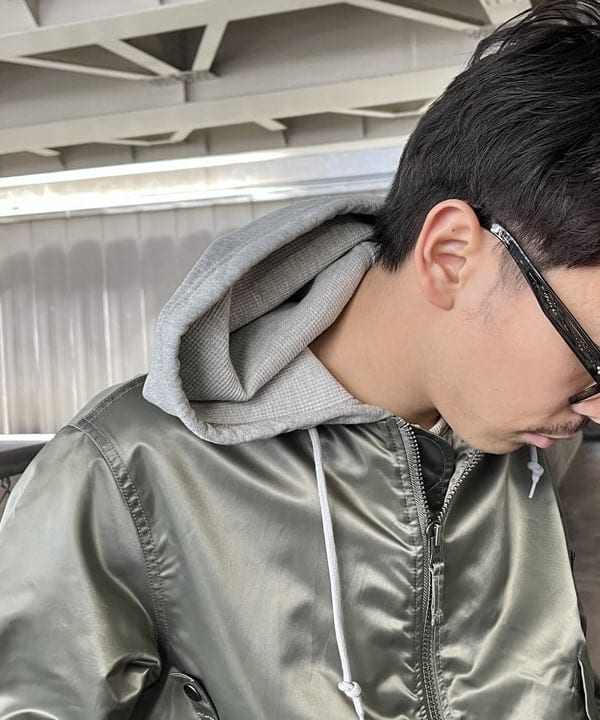 槙山 賢斗さんの「BEAMS WOMEN｜フェイクレイヤード フライトジャケット【ワイドショートフィット】」を使ったコーディネート