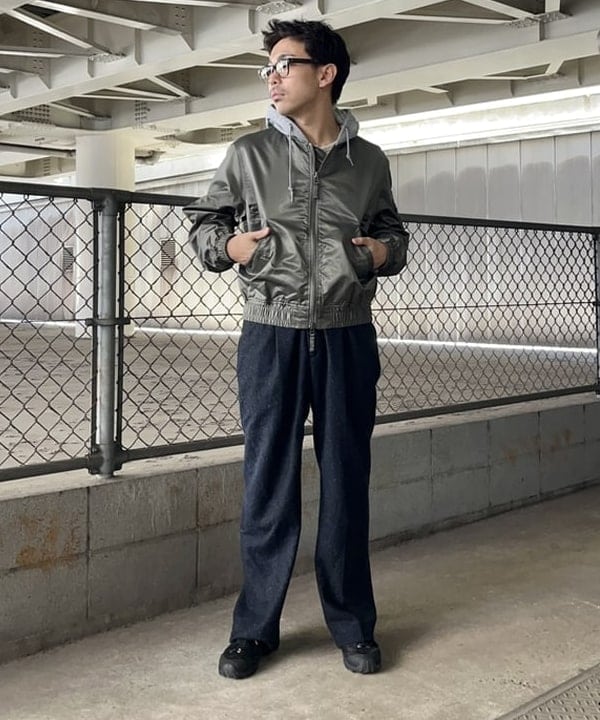 槙山 賢斗さんの「BEAMS WOMEN｜フェイクレイヤード フライトジャケット【ワイドショートフィット】」を使ったコーディネート